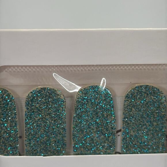 NWT "BLUE LAGOON" Color Street Nail Strips HTF Aqua Glitter - Picture 1 of 4